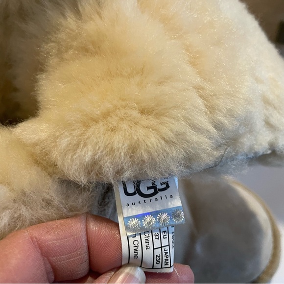 UGG Tan Shearling Winter Boots - Picture 13 of 16